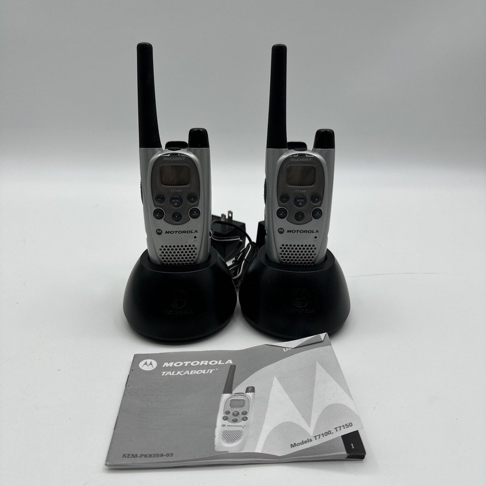 lot of  2 Motorola Talkabout T7100 Two Way Radios With Chargers READ Description